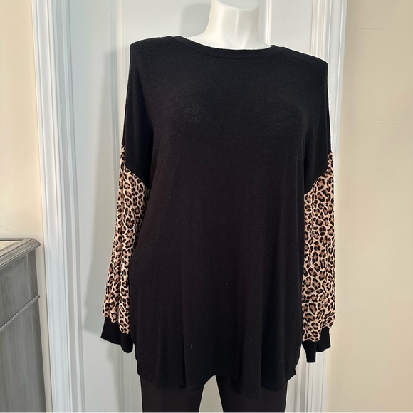 Chic Soul brand. Leopard print. Long sleeve blouse. Size 1X. - Picture 1 of 7